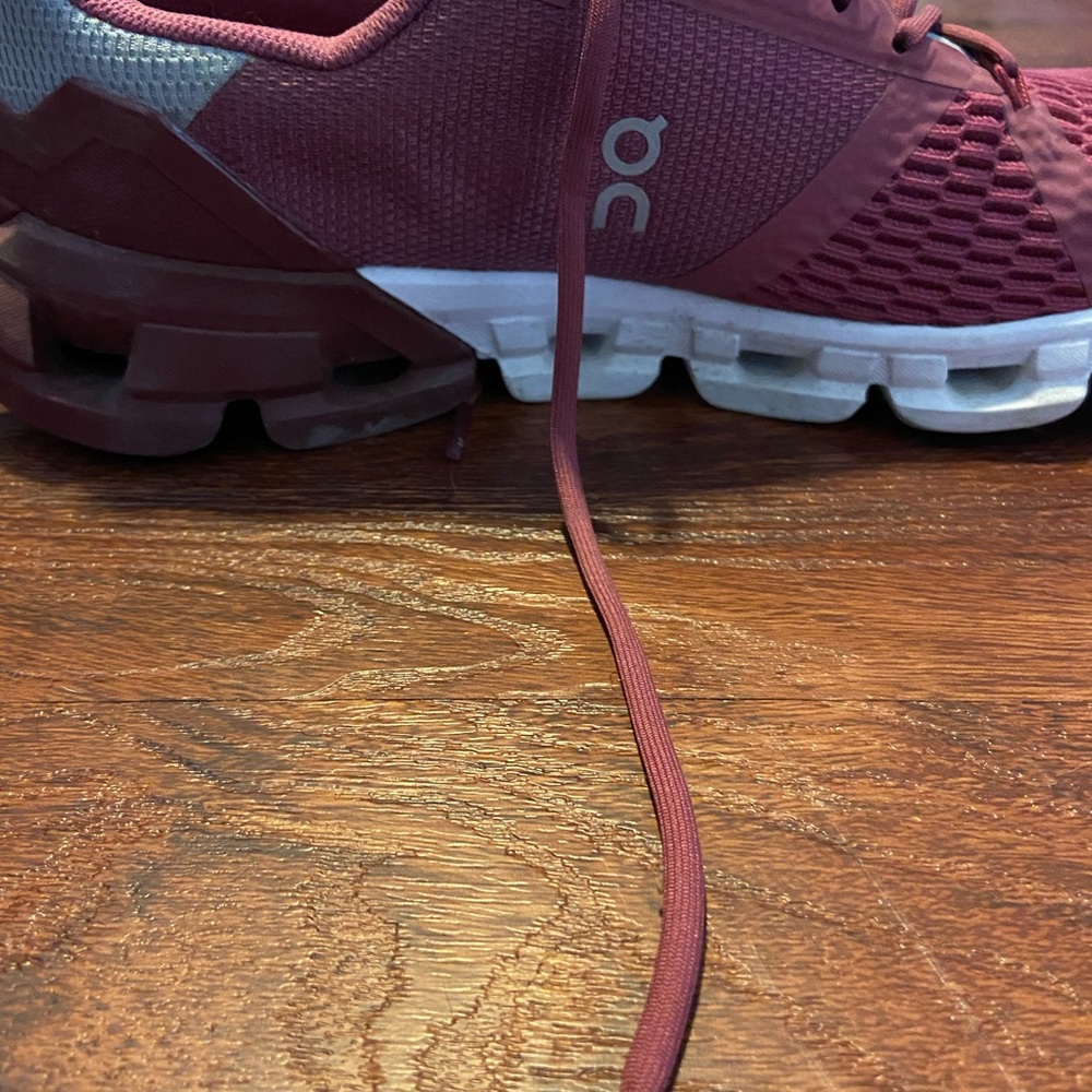 Running shoes - Picture 3 of 5